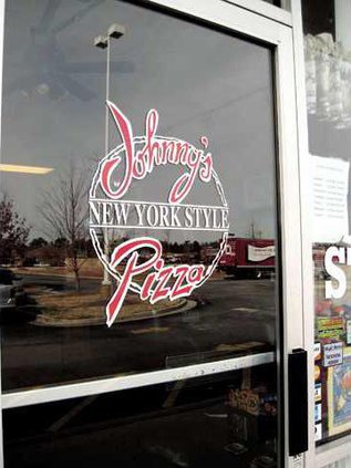 biz-johnnys-pizza-door-IMG