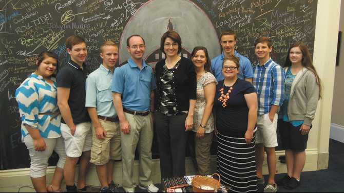 GCA-students-with-Congresswoman-Cathy-McMorris-Rodgers-and-Principal-Tim-Allen-to-her-left