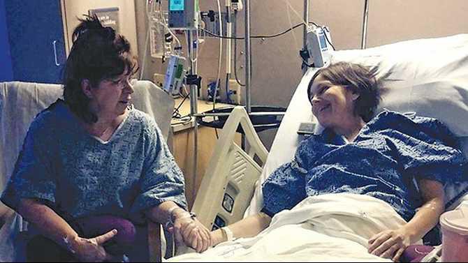 0815kidneydonation---lisa-hetzel-and-denise-the-day-after-the-transplant