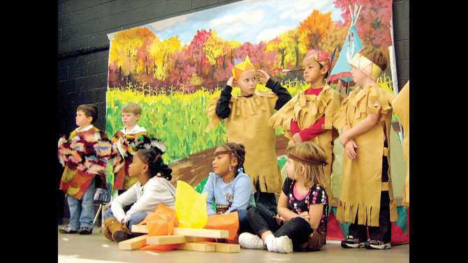 Lorraine Elem thanksgiving play - indians IMG 0982