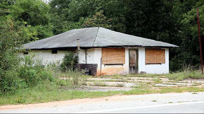 Eyesore-of-the-Week-on-Oglesby-Bridge-Road-between-Hull-Road--and-212-IMG 9069