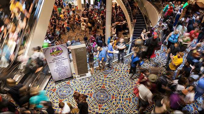 dragon con 2012 crowd William MG 1118