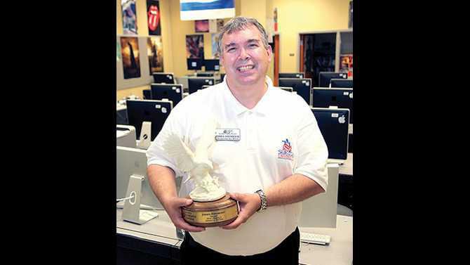 IMG 1389-Dinsmoor-and-award-vert