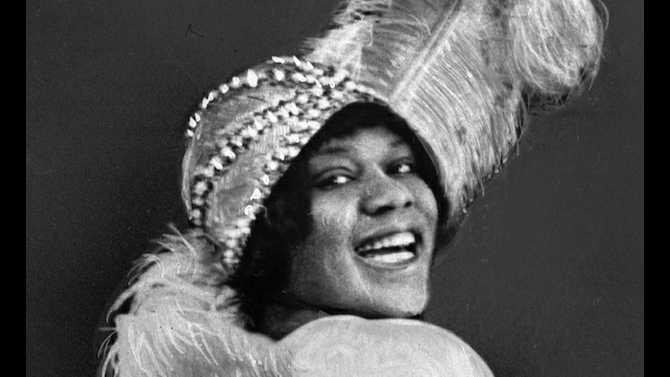 14-03-01 - Bessie Smith feather hat