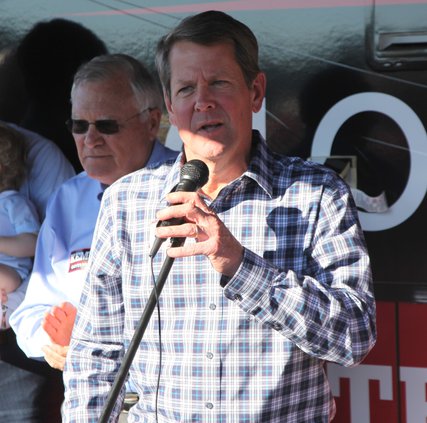Kemp addressing crowd.jpg