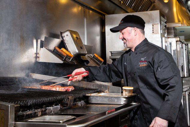 LongHorn Steakhouse - Kurt Frazer at Grill.jpg