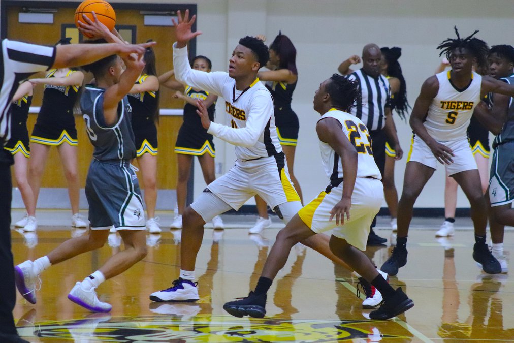 Prep Basketball Alcovy S Early Press Too Much To Handle The Covington News