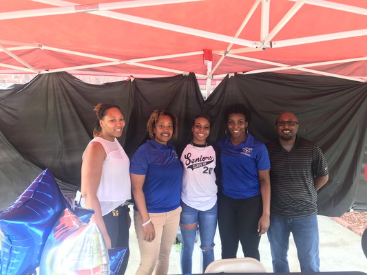 Newton Alise Signing
