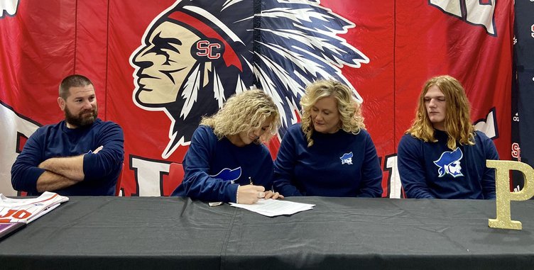Macy signing