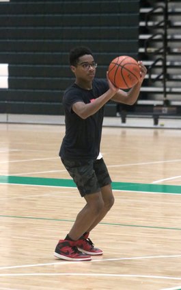Eastside basketball teaches fundamentals during youth camp - The