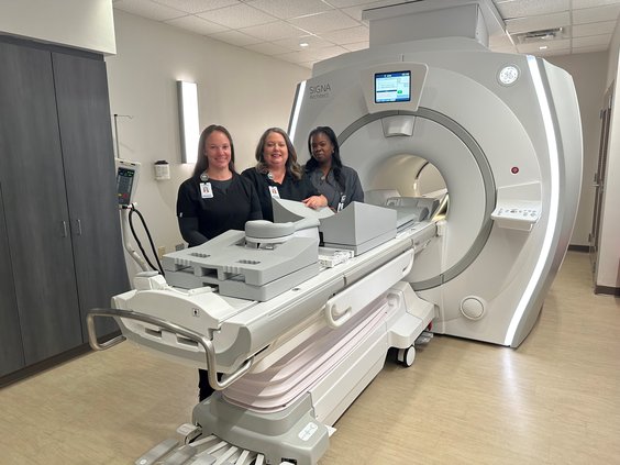Newton Imaging Team with 3T MRI_landscape.jpg