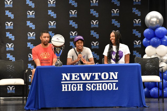 Alissa Sandifer signing