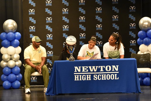 Desiree Davis signing