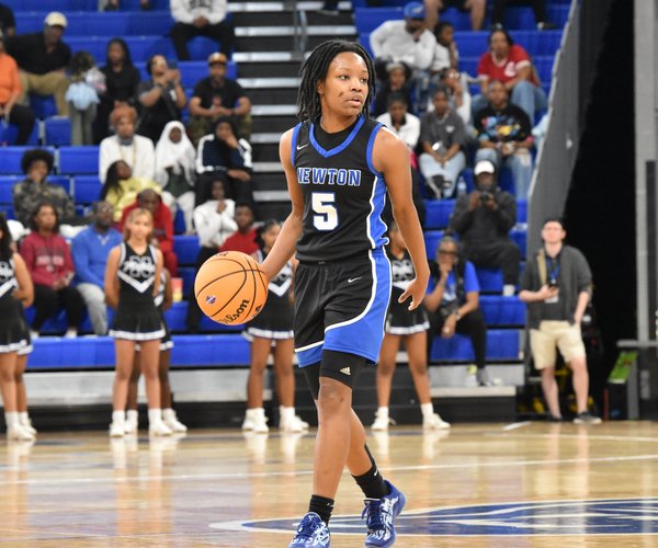 London Smith Newton Basketball Feature 2025