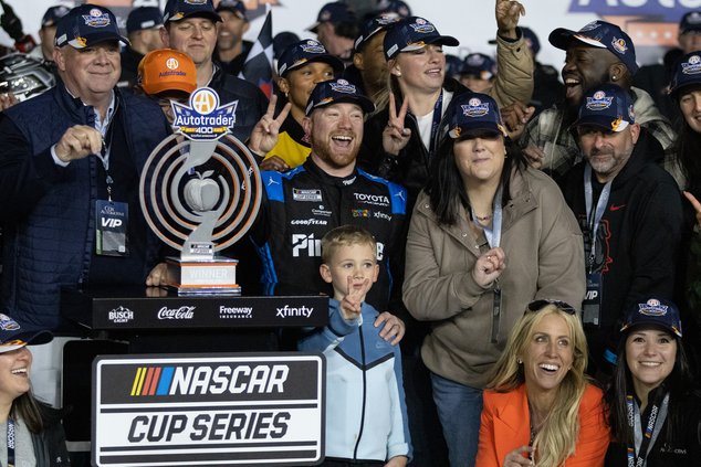 tyler reddick wins at atlanta