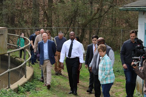 raphael warnock visits social circle 2