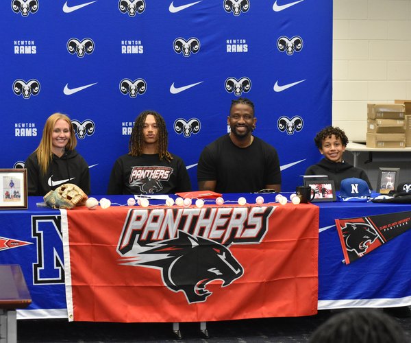 Jayce Yearwood Signing newton Baseball